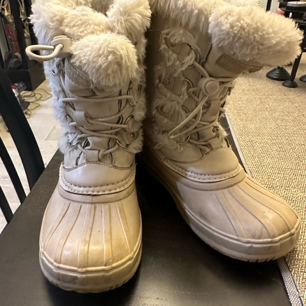 Girl’s winter/rain boots